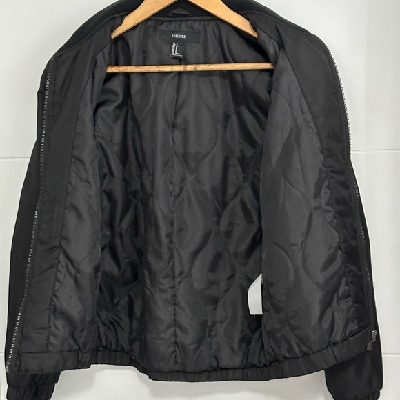 💛Like New💛 Forever 21: Classic Bomber Jacket- Size Small - Picture 3 of 8
